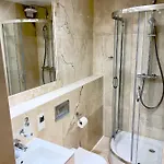 Apartamento North Nest Luxury - Quiet Garden - Family Friendly - Free Parking