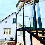 North Nest Luxury - Quiet Garden - Family Friendly - Free Parking