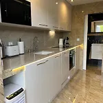North Nest Luxury - Quiet Garden - Family Friendly - Free Parking