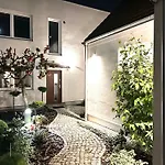 North Nest Luxury - Quiet Garden - Family Friendly - Free Parking 公寓