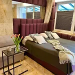 North Nest Luxury - Quiet Garden - Family Friendly - Free Parking 公寓 *