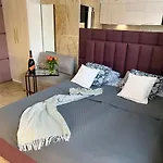 North Nest Luxury - Quiet Garden - Family Friendly - Free Parking 公寓