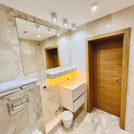 North Nest Luxury - Quiet Garden - Family Friendly - Free Parking Apartament Gdańsk
