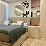 North Nest Luxury - Quiet Garden - Family Friendly - Free Parking *