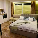 North Nest Luxury - Quiet Garden - Family Friendly - Free Parking *