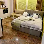 North Nest Luxury - Quiet Garden - Family Friendly - Free Parking Appartement *