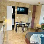 North Nest Luxury - Quiet Garden - Family Friendly - Free Parking *