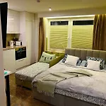 North Nest Luxury - Quiet Garden - Family Friendly - Free Parking * Gdansk