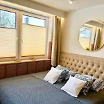 North Nest Luxury - Quiet Garden - Family Friendly - Free Parking *