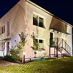North Nest Luxury - Quiet Garden - Family Friendly - Free Parking *