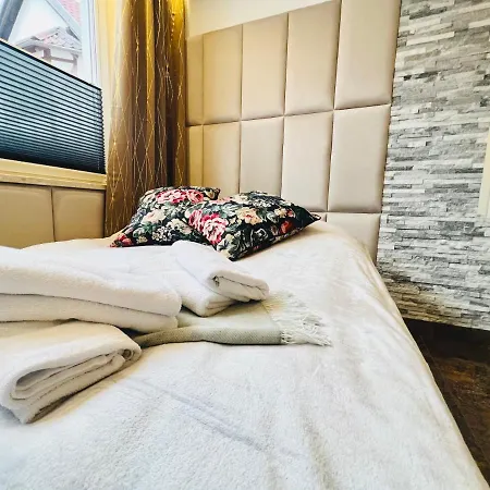 Apartamento North Nest Luxury - Quiet Garden - Family Friendly - Free Parking *