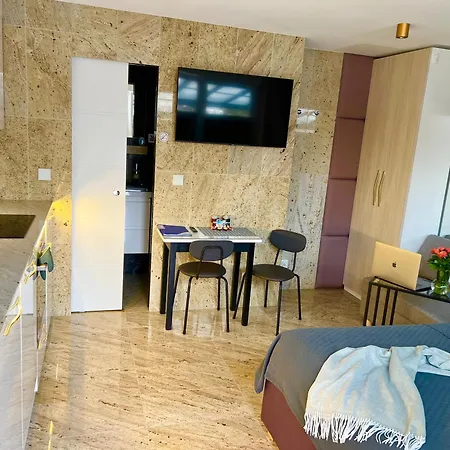 North Nest Apartments Quiet Garden Free Parking *
