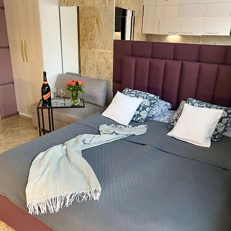 North Nest Apartments Quiet Garden Free Parking アパート
