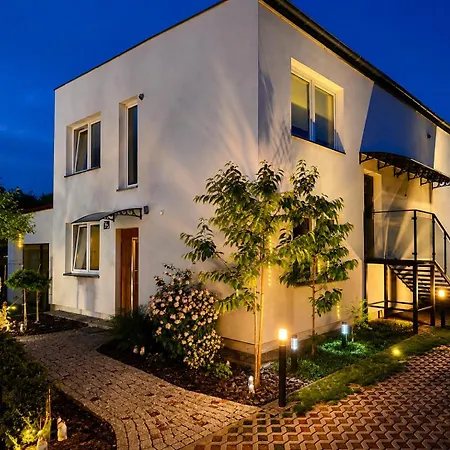 North Nest Quiet Garden Free Parking 格但斯克
