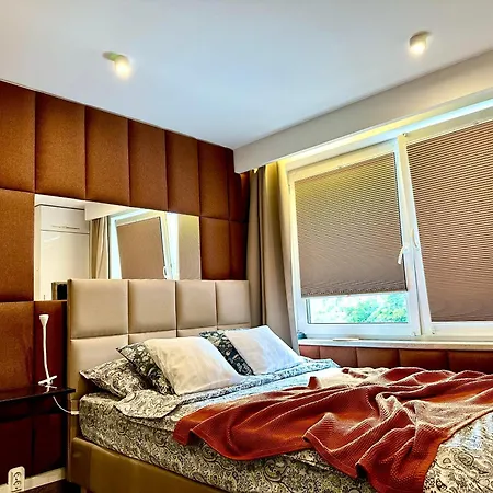 North Nest Guest House - Breakfast & Parking *