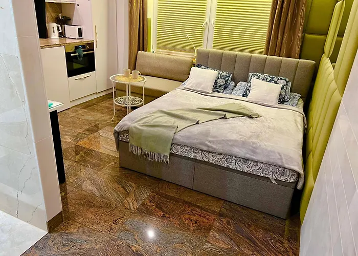 North Nest Luxury - Quiet Garden - Family Friendly - Free Parking Apartment *