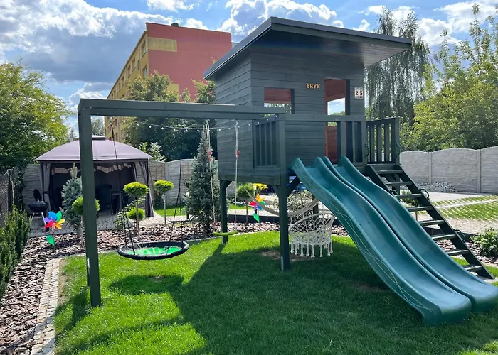 North Nest Luxury - Quiet Garden - Family Friendly - Free Parking Apartment Danzig