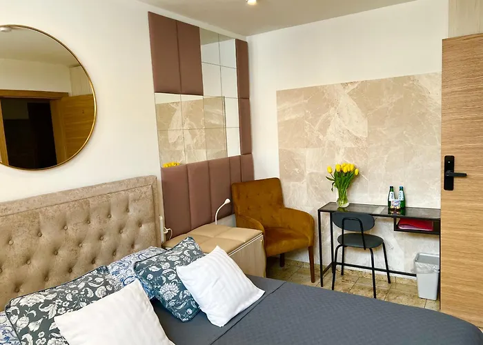 North Nest Luxury - Quiet Garden - Family Friendly - Free Parking *