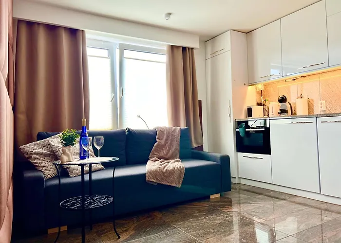 North Nest Luxury - Quiet Garden - Family Friendly - Free Parking Apartament