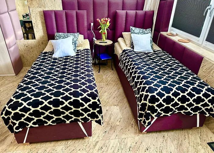 North Nest Luxury - Quiet Garden - Family Friendly - Free Parking Apartment *